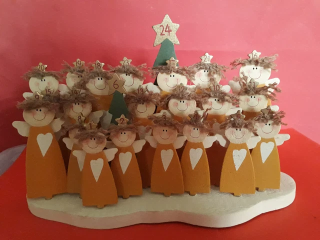 24 Adventsengelchen und 2 Tannenbäume