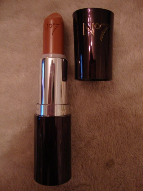 Boots No7 Moisture Drench Lippenstift – Farbe 30 Plum Beautiful, LSF 15, Pflegend