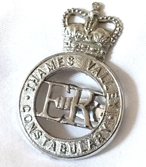 OBSOLETE Thames Valley Constabulary Cap Badge QC EIIR Issued Chrome