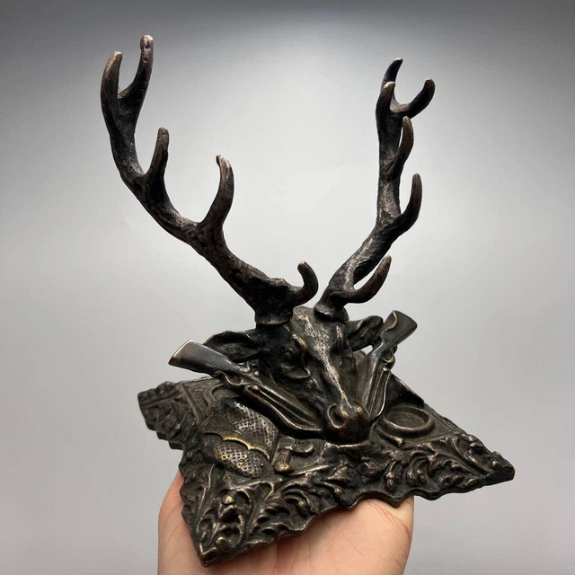 Sagoma Di Testa Di Cervo Su Sfondo In Legno U00b7 Creative Fabrica - Foto 2