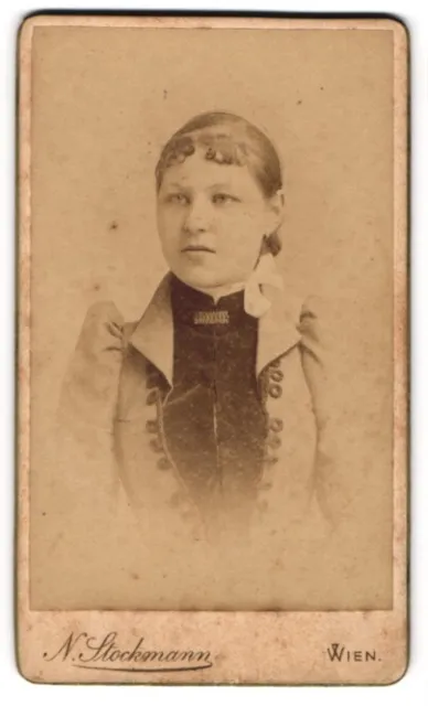 Photography N. Stockmann, Vienna, Praterstraße 10, young woman with round face