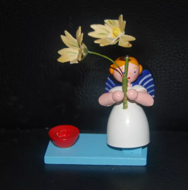 sehr alter Engel mit Blume und Kerzenhalter -WEHA Kunst Erzgebirge Schön