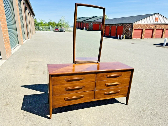 Beautiful Mid Century Modern 1960 Broyhill Emphasis Lowboy Dresser Credenza