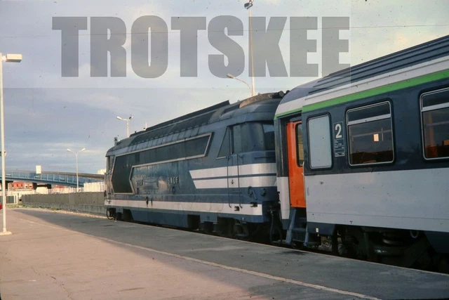 35mm Slide SNCF French Railways Diesel Loco 67610 Calais 1982 Original