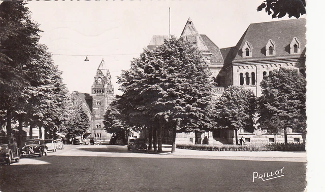 Carte postale ancienne MOSELLE METZ 46 rue Gambetta vue sur la gare timbrée 1953