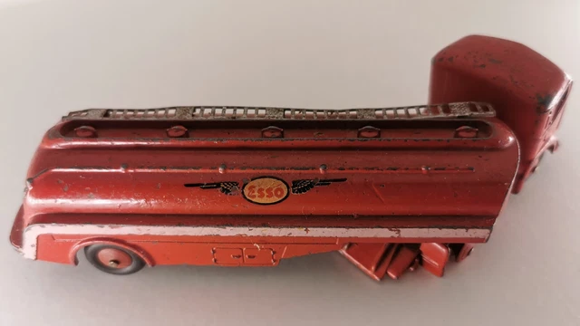 Jouet Dinky Toys France - Tracteur-citerne Panhard Esso Rouge, Référence 32C, échelle 1:43