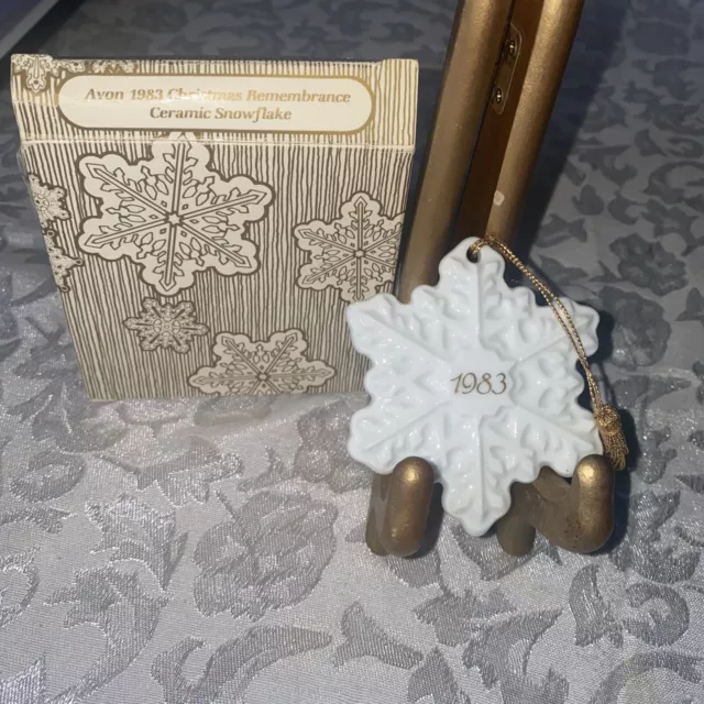 Vintage Avon 1983 Christmas Remembrance Ceramic Snowflake Ornament