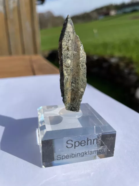 Sphen/Titanit mit Cloritüberzug aus Österreich (8,9 Gramm) Alpine Mineralien