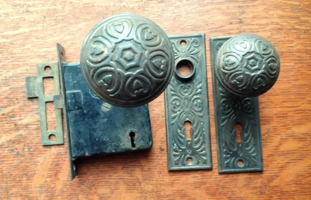 Antique Fancy Door Set Doorplates Doorknobs, Lock "Florian" Yale Towne 1900