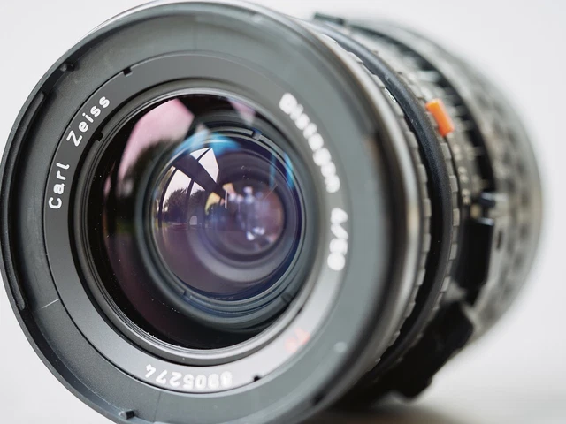 Hasselblad Distagon T* CFi 50mm F/4 FLE Carl Zeiss Lens V 500 series Excellent