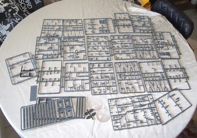Warhammer Fantasy Miniatures Modeling Small Unpunched bits Lot Skeletons