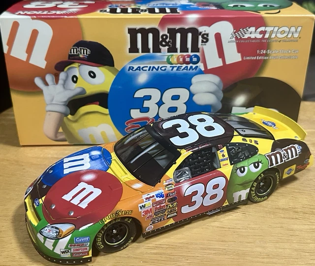 1:24 Scale Elliott Sadler #38 M&M's Minis Halloween 2005 NASCAR Diecast Car - Limited Edition