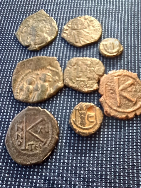 LOT OF 8 - BYZANTINE KING COINS - HALF FOLLIS/NUMMI - 10-22 mm R29