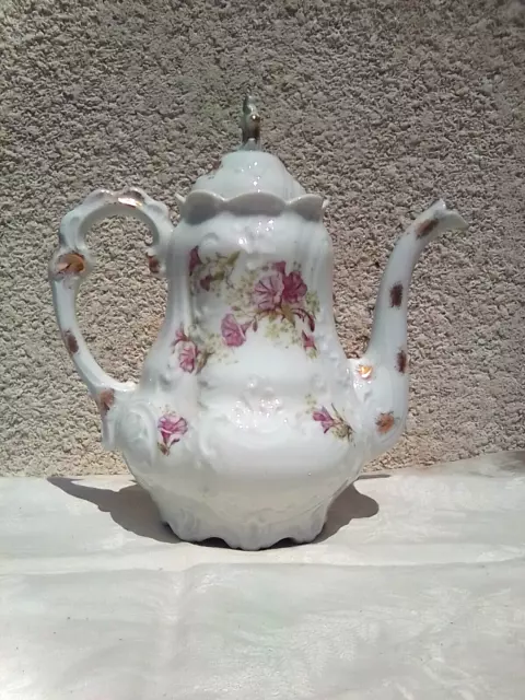 Ancienne théière en porcelaine de de limoges