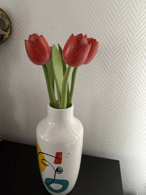 Très Joli Vase Avec 3 Tulipes En Bois
