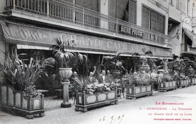 Cpa 66 Perpignan - La Terrasse Du Grand Cafe De La Loge (Commerce Anime