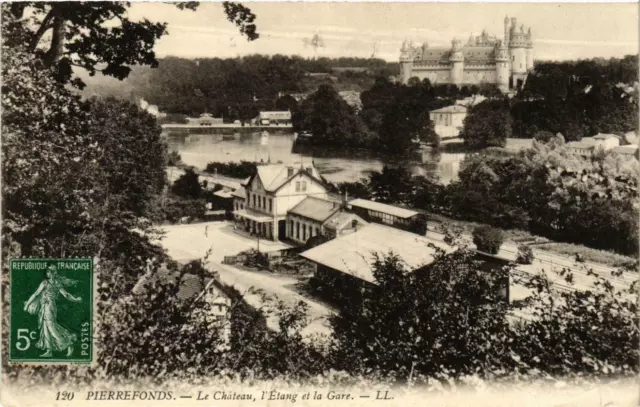 CPA Compiegne- Le Chateau, Etang et la Gare FRANCE (1009285)