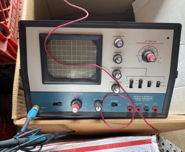 Heathkit oscilloscope Model 10-4541 Untested Powers Up