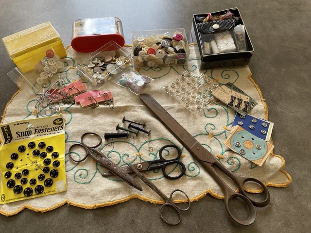 Lot D'anciens Boutons De Mercerie - Vintage - Fabriqué En France - Pour Couture, Collection