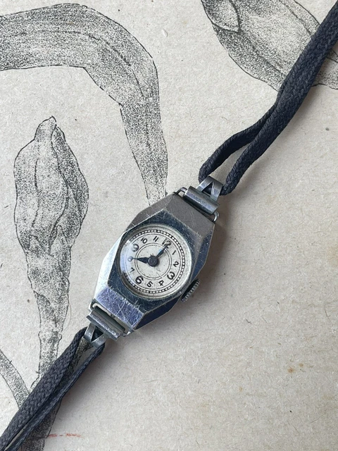 CHARMANTE PETITE MONTRE pour femme ancienne Bracelet EUR