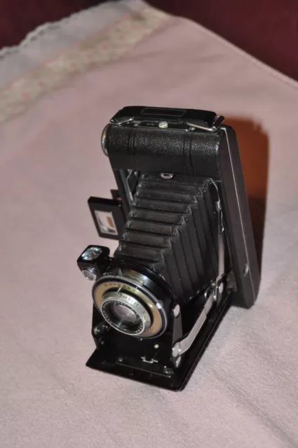 VINTAGE KODAK VIGILANT SIX-20  CAMERA - Beautiful Cosmetic Condition.  Tested