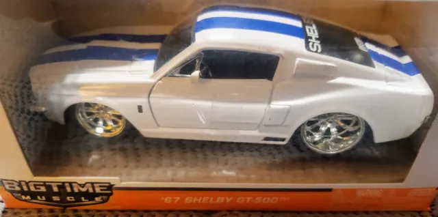 Big Time Muscle 67 Shelby GT-500 White and Blue 1:32