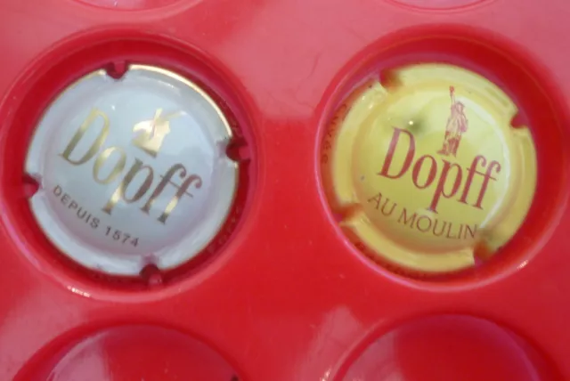 2 differentes capsules non champagne mousseux cremants de L Alsace Dopff