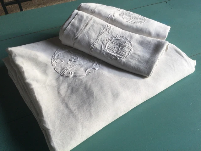 ANCIEN GRAND DRAP + 2 grandes taies brodés chiffré A- F - métis EUR 45