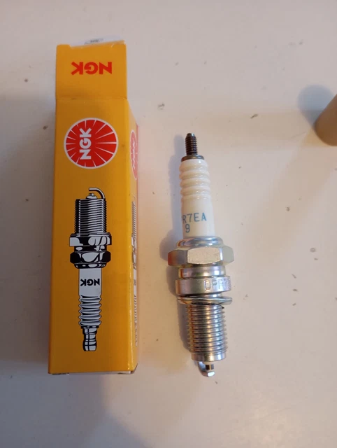 Bougie D'allumage NKG DPR6EA-9 - Compatible Harley, Honda, Yamaha, Etc. - Neuve