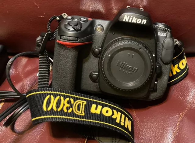 [Near Mint] Nikon D300 12.3MP Digital SLR Camera Black Body Low Shutter Count