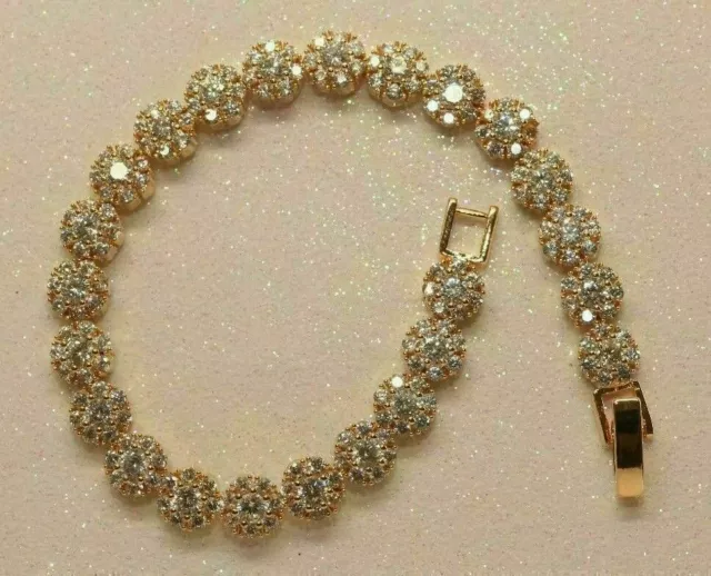 Bracelet de tennis en forme de fleur de diamant simulé de taille ronde de 8...