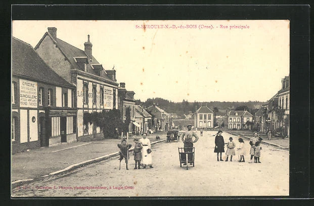 CPA Saint-Evroult-Notre-Dame-du-Bois, Hotel du Perron, Rue Principale