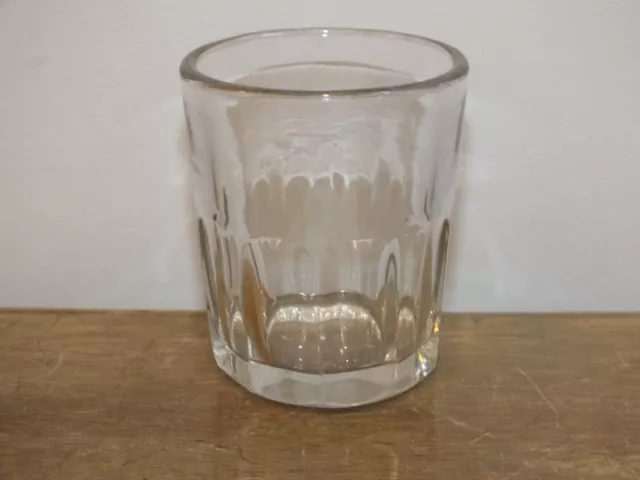 + Ancien petit verre soufflé, gobelet cotes plates début 19è +