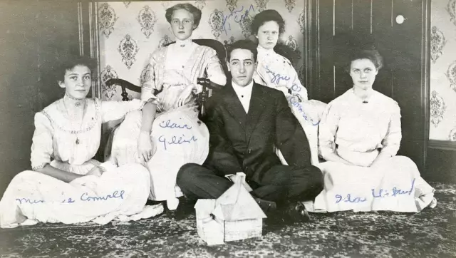 F108 Vtg Photo EARLY 1900'S YOUNG WOMEN POSING WITH YOUNG MAN