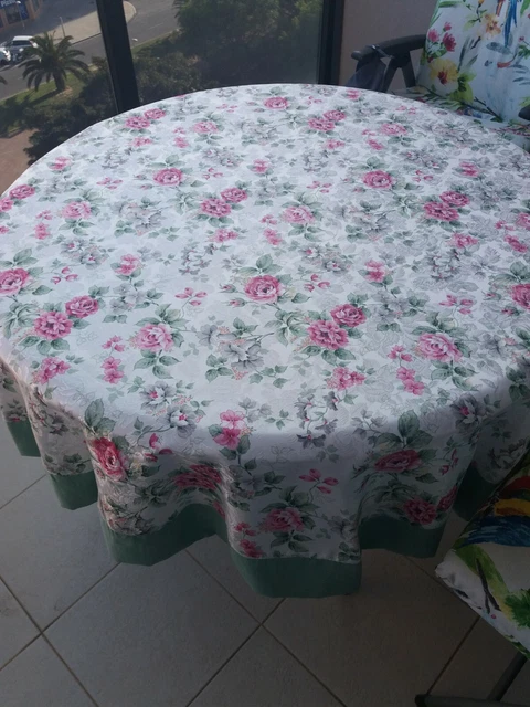 Mantelería Redonda Estampado Flores 6 Servicios