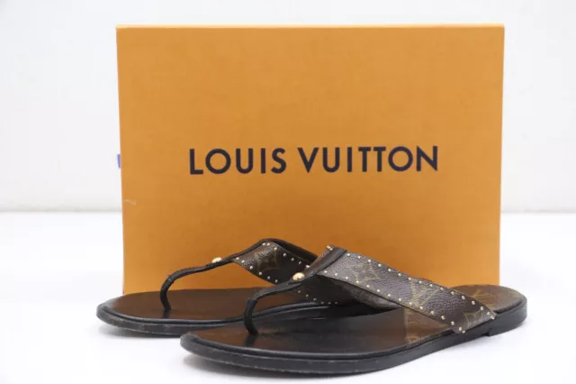 LOUIS VUITTON ACADEMY SANDALS. Size 39(US 9).