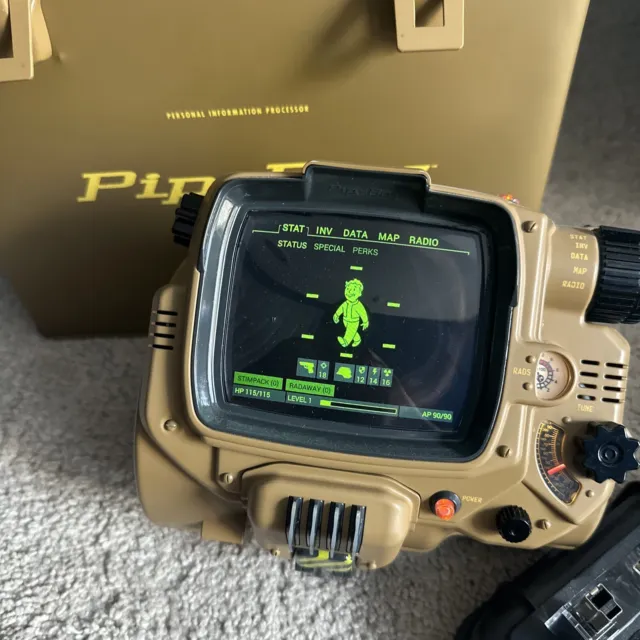 ThinkGeek Fallout 4 Pip-Boy 3000 Deluxe Edition Bluetooth WORKING Limited Rare