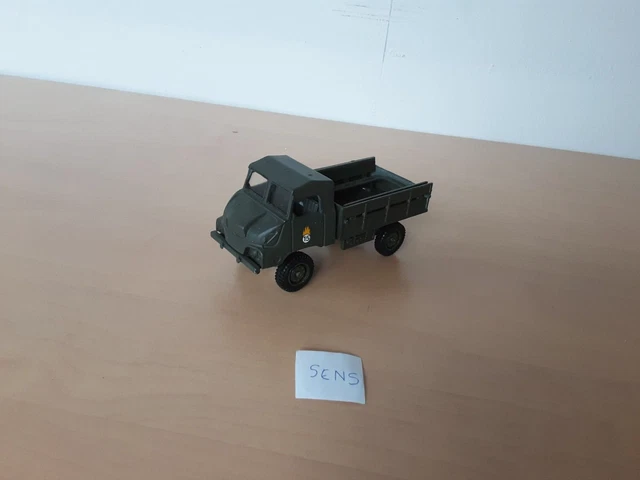SOLIDO N° 235 SIMCA UNIC SUMR 4x4 Militaire Avec Canon N° 239 TBE
