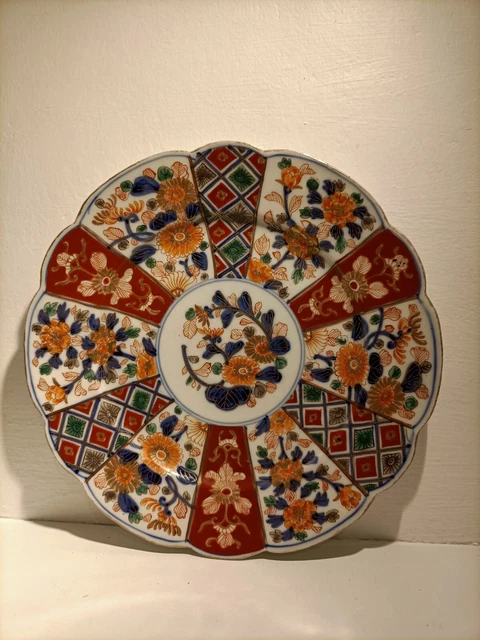 Assiette, céramique Japon décor Imari, idéogramme rouge au dos