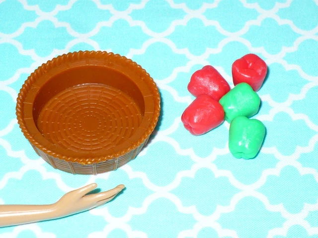 Mattel Barbie Doll Food ~ 1997 CHANGIN' SEASONS FALL ~ BASKET & APPLES Accessory