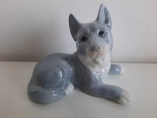 Chien en fine porcelaine anglaise Parfait Etat