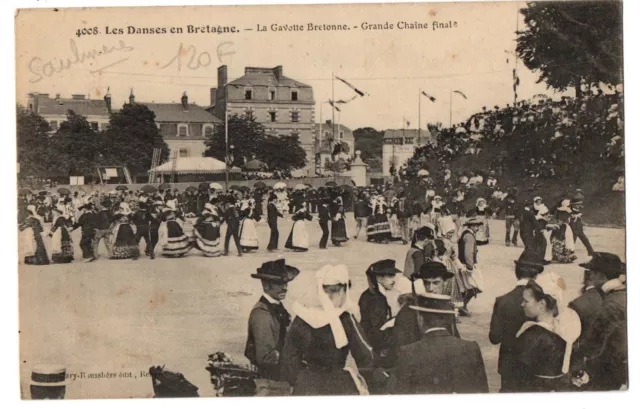 CPA Les Danses en Bretagne. 4008. La Gavotte Bretonne. Grande Chaîne finale