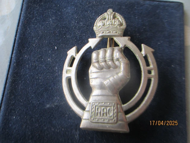 ORIGINAL WW2 ROYAL Armoured Corps Cap Badge EUR 21,40 - IT
