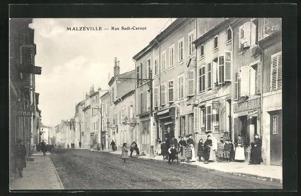 CPA Malzéville, Rue Sadi-Carnot, vue de la rue avec commercesn