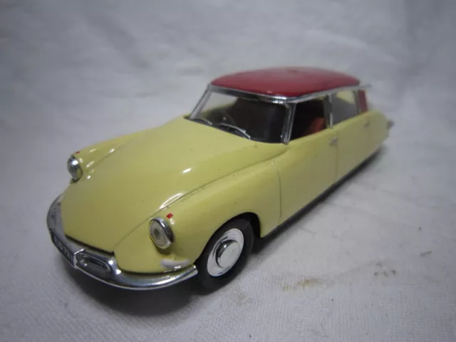 Ad936 Universal Hobbies Uh 1/43 Citroen Ds 19 Slough 1956 Edition Presse