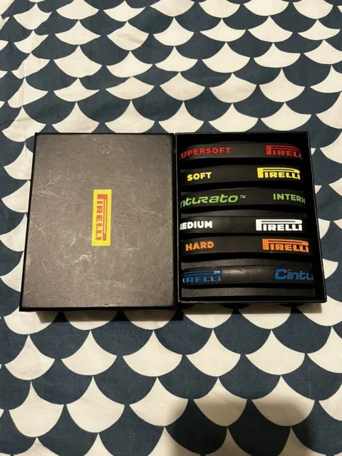 Set da collezione di sei braccialetti in silicone Pirelli F1