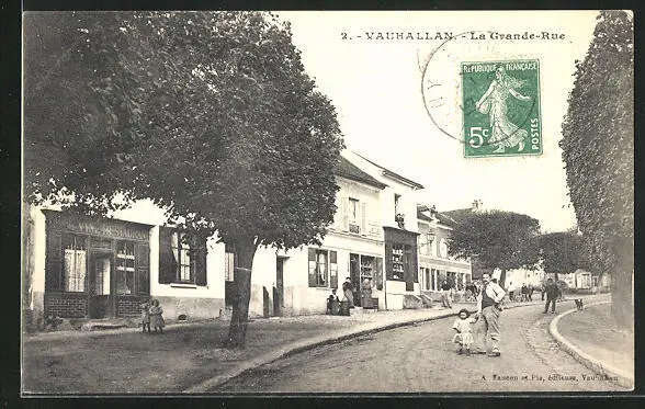 CPA Vauhallan, La Grande-Rue, vue de la rue 1910