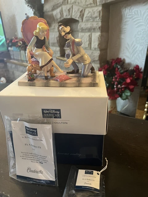 It's a Perfect Fit CN7 Royal Doulton Cinderella Walt Disney Showcase New In Box