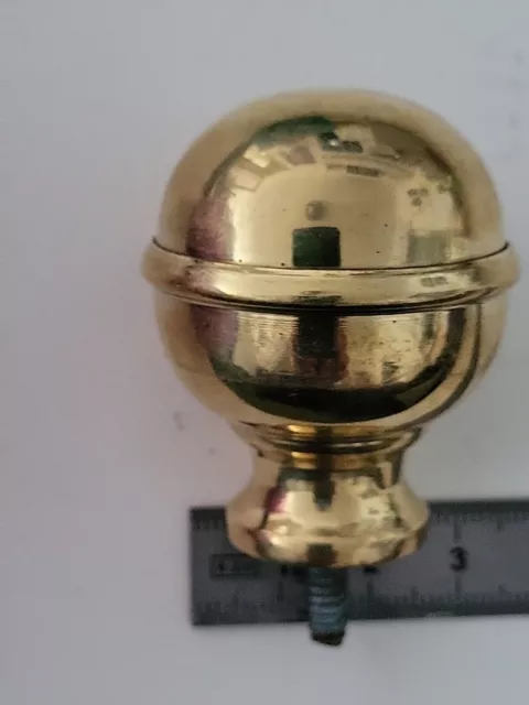 (b) Kleine  goldfarbende Kugelspitze ARI für Pickelhaube oder Feuerwehrhelm