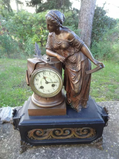 ancienne pendule horloge Napoléon III régule femme drapée à l'antique marbre